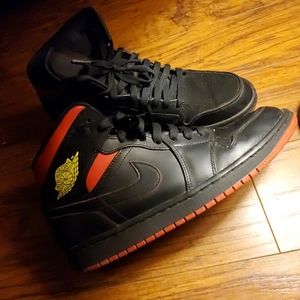 Retro ones Black slight red yellow insignia